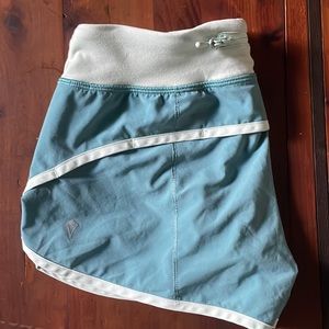 Ivivva by Lululemon girls shorts- like women’s speed up style